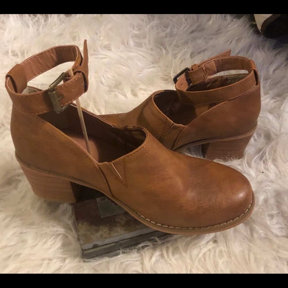 Journee Collection Zahara Woman’s Clog